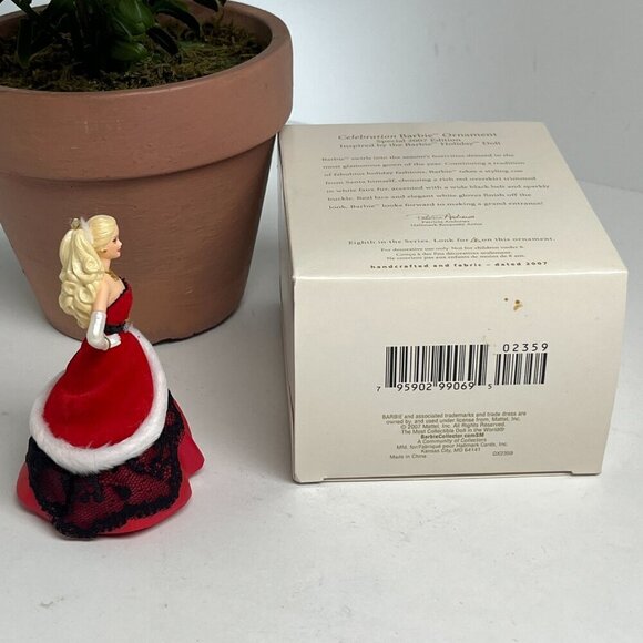 Hallmark Keepsake Special Edition Barbie Collectible Ornament 2007 - Picture 4 of 6